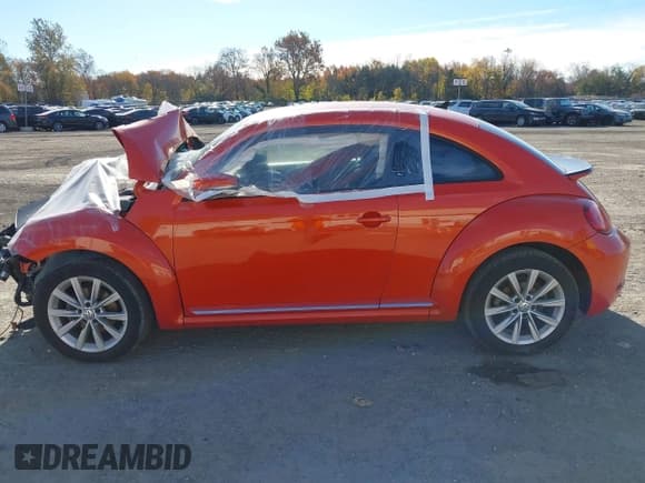 ✅ 2018 Volkswagen Beetle S • VIN: 3VWFD7AT7JM706409 • Лот: 43533851. Опубликован ранее на IAAI с пробегом Не указан. Бесплатный доступ к архиву аукционных продаж из США и подробный отчёт об истории автомобиля на DreamBid. Изображение 14.