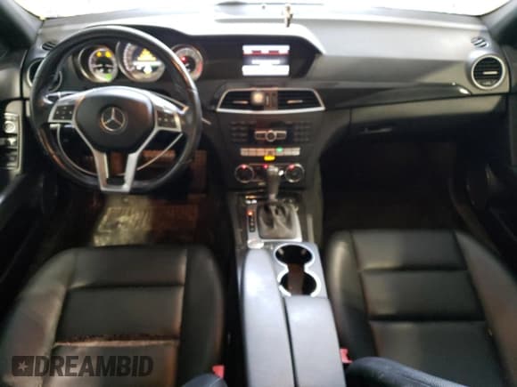 ✅ 2013 Mercedes-Benz C 300 Luxury • VIN: WDDGF8AB9DA792134 • Лот: 86216845. Опубликован ранее на Copart с пробегом 188 486 миль. Бесплатный доступ к архиву аукционных продаж из США и подробный отчёт об истории автомобиля на DreamBid. Изображение 8.