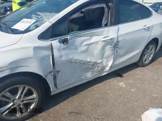 ✅ 2017 Chevrolet Cruze LT • VIN: 1G1BE5SM0H7151987 • Lot: 43077375. Wystawiony na IAAI z przebiegiem 116 298 mil. Bezpłatny archiwum sprzedaży aukcyjnych z USA i szczegółowy raport historii pojazdu na DreamBid. Zdjęcie 6.