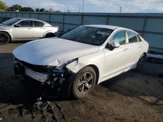 ✅ 2024 Kia K5 LXS • VIN: 5XXG14J26RG266878 • Lot: 82481665. Wystawiony na Copart z przebiegiem 138 805 mil. Bezpłatny archiwum sprzedaży aukcyjnych z USA i szczegółowy raport historii pojazdu na DreamBid. Zdjęcie 1.