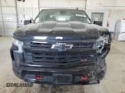 ✅ 2023 Chevrolet Silverado 1500 LT Trail Boss • VIN: 3GCUDFE82PG128916 • Lot: 48507705. Wystawiony na Copart z przebiegiem 46 206 mil. Bezpłatny archiwum sprzedaży aukcyjnych z USA i szczegółowy raport historii pojazdu na DreamBid. Zdjęcie 5.