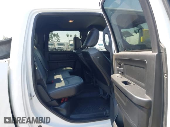 ✅ 2023 Ram 2500 Tradesman • VIN: 3C6UR5CJ5PG558514 • Lot: 43260300. Wystawiony na IAAI z przebiegiem 26 824 mil. Bezpłatny archiwum sprzedaży aukcyjnych z USA i szczegółowy raport historii pojazdu na DreamBid. Zdjęcie 8.