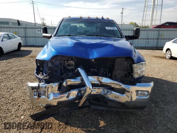 ✅ 2017 Ram 3500 • VIN: 3C7WRSCJ2HG615109 • Lot: 80702085. Wystawiony na Copart z przebiegiem 91 997 mil. Bezpłatny archiwum sprzedaży aukcyjnych z USA i szczegółowy raport historii pojazdu na DreamBid. Zdjęcie 5.