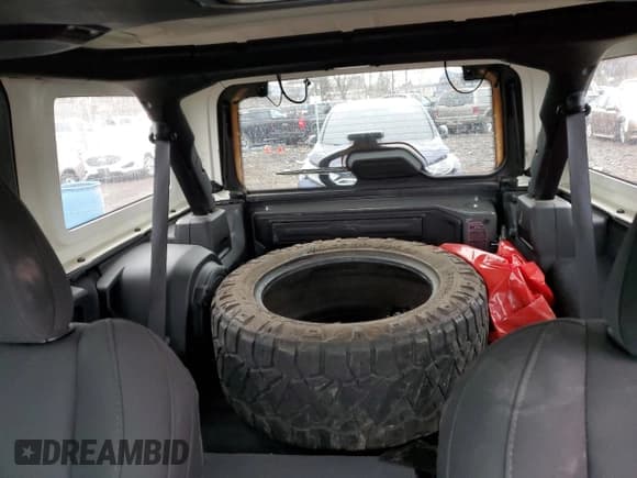 ✅ 2022 Jeep Wrangler Unlimited Willys Sport • VIN: 1C4HJXDM0NW256150 • Lot: 46171125. Wystawiony na Copart z przebiegiem 35 846 mil. Bezpłatny archiwum sprzedaży aukcyjnych z USA i szczegółowy raport historii pojazdu na DreamBid. Zdjęcie 10.