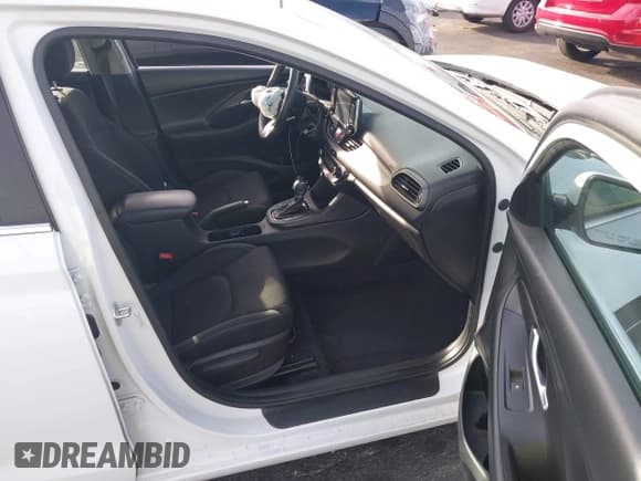 ✅ 2019 Hyundai Elantra • VIN: KMHH35LE7KU090303 • Lot: 41706847. Listed on IAAI with 106,492 mi. Free auction sales archive from the USA and detailed vehicle history report at DreamBid. Image 5.