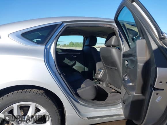 ✅ 2018 Chevrolet Impala LT • VIN: 2G1105S38J9172642 • Lot: 43617684. Wystawiony na IAAI z przebiegiem 198 638 mil. Bezpłatny archiwum sprzedaży aukcyjnych z USA i szczegółowy raport historii pojazdu na DreamBid. Zdjęcie 8.