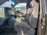 ✅ 2002 Chevrolet Silverado 2500HD LS • VIN: 1GCHK29U32Z235943 • Lot: 93919615. Wystawiony na Copart z przebiegiem 158 815 mil. Bezpłatny archiwum sprzedaży aukcyjnych z USA i szczegółowy raport historii pojazdu na DreamBid. Zdjęcie 7.