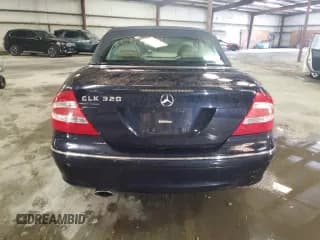 ✅ 2005 Mercedes-Benz CLK 320 • VIN: WDBTK65G45T048797 • Lot: 71617034. Wystawiony na Copart z przebiegiem 84 006 mil. Bezpłatny archiwum sprzedaży aukcyjnych z USA i szczegółowy raport historii pojazdu na DreamBid. Zdjęcie 6.