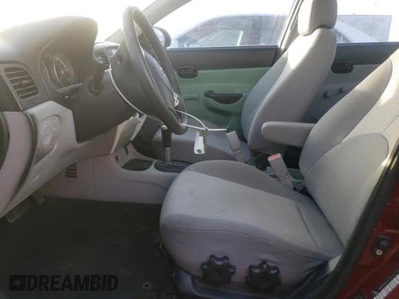 ✅ 2008 Hyundai Accent GLS • VIN: KMHCN46C78U267143 • Лот: 82581254. Опубликован ранее на Copart с пробегом 108 262 миль. Бесплатный доступ к архиву аукционных продаж из США и подробный отчёт об истории автомобиля на DreamBid. Изображение 7.