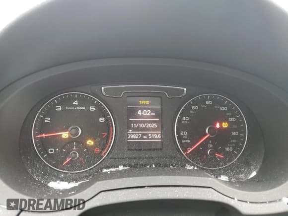 ✅ 2018 Audi Q3 Premium • VIN: WA1BCCFS9JR022385 • Lot: 91991385. Wystawiony na Copart z przebiegiem 39 827 mil. Bezpłatny archiwum sprzedaży aukcyjnych z USA i szczegółowy raport historii pojazdu na DreamBid. Zdjęcie 9.