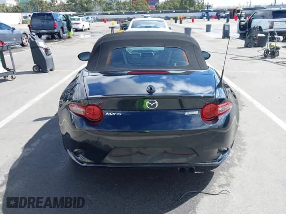 ✅ 2016 Mazda MX-5 Miata Club • VIN: JM1NDAC78G0115478 • Lot: 41772075. Wystawiony na IAAI z przebiegiem 58 236 mil. Bezpłatny archiwum sprzedaży aukcyjnych z USA i szczegółowy raport historii pojazdu na DreamBid. Zdjęcie 16.