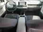 ✅ 2024 Hyundai Ioniq 5 SE Standard Range • VIN: KM8KM4DB9RU234574 • Lot: 57271695. Wystawiony na Copart z przebiegiem 28 478 mil. Bezpłatny archiwum sprzedaży aukcyjnych z USA i szczegółowy raport historii pojazdu na DreamBid. Zdjęcie 8.