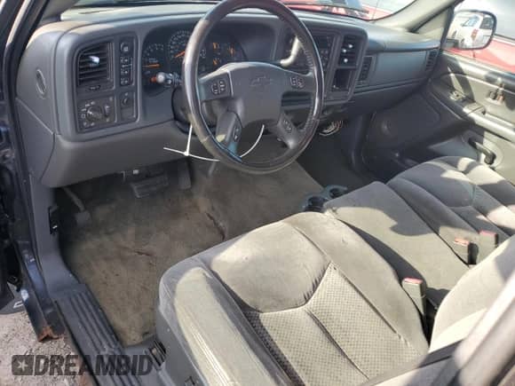 2006 Chevrolet Silverado 1500 LS z VIN 2GCEK19B761349793, wystawiony jako Copart lot #81823174 z przebiegiem 120 358 mil mil oraz Czysty tytuł • Clean title. Historia ofert i sprzedaży dostępna na DreamBid. Obrazek 8.