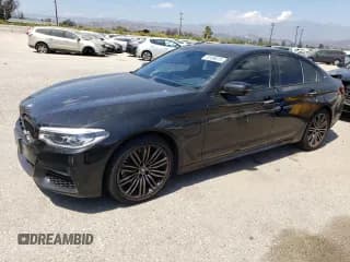 ✅ 2018 BMW 5 Series 530e xDrive • VIN: WBAJB1C56JB084663 • Lot: 70188075. Wystawiony na Copart z przebiegiem 99 739 mil. Bezpłatny archiwum sprzedaży aukcyjnych z USA i szczegółowy raport historii pojazdu na DreamBid. Zdjęcie 1.