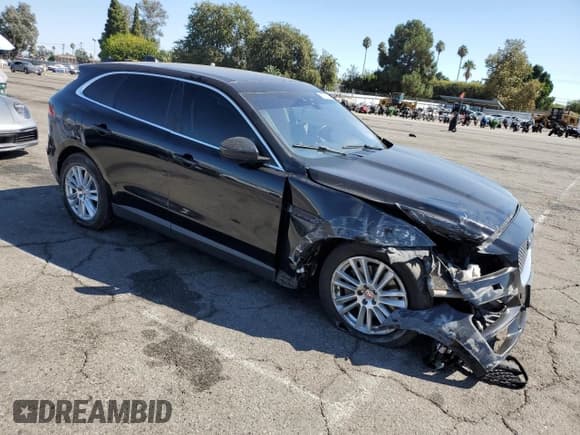 ✅ 2020 Jaguar F-Pace 30t Prestige • VIN: SADCK2GX8LA640675 • Lot: 80760505. Listed on Copart with 98,572 mi. Free auction sales archive from the USA and detailed vehicle history report at DreamBid. Image 4.