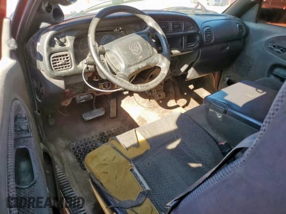 ✅ 2002 Dodge 2500 • VIN: 3B7KC23692M205036 • Lot: 81846495. Wystawiony na Copart z przebiegiem 460 603 mil. Bezpłatny archiwum sprzedaży aukcyjnych z USA i szczegółowy raport historii pojazdu na DreamBid. Zdjęcie 8.