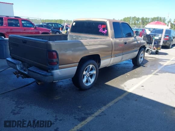✅ 2001 Dodge 1500 • VIN: 3B7HC13Y81M517434 • Lot: 43254565. Listed on IAAI with 358,770 mi. Free auction sales archive from the USA and detailed vehicle history report at DreamBid. Image 4.