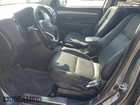 ✅ 2015 Mitsubishi Outlander SE • VIN: JA4AD3A39FZ011239 • Lot: 84612515. Wystawiony na Copart z przebiegiem 133 897 mil. Bezpłatny archiwum sprzedaży aukcyjnych z USA i szczegółowy raport historii pojazdu na DreamBid. Zdjęcie 7.