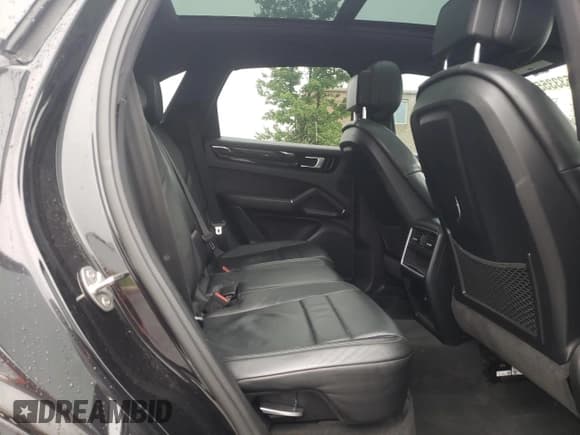 ✅ 2019 Porsche Cayenne • VIN: WP1AA2AY9KDA02096 • Lot: 60533355. Wystawiony na Copart z przebiegiem 45 955 mil. Bezpłatny archiwum sprzedaży aukcyjnych z USA i szczegółowy raport historii pojazdu na DreamBid. Zdjęcie 10.