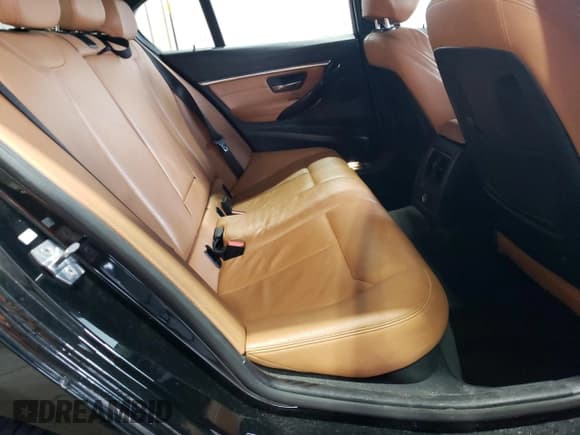 ✅ 2018 BMW 3 Series 330i xDrive • VIN: WBA8D9C50JEM34195 • Лот: 91049465. Опубликован ранее на Copart с пробегом 90 720 миль. Бесплатный доступ к архиву аукционных продаж из США и подробный отчёт об истории автомобиля на DreamBid. Изображение 10.