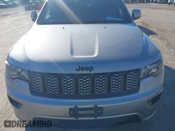 2018 Jeep Grand Cherokee Altitude z VIN 1C4RJFAG6JC220486, wystawiony jako IAAI lot #43399251 z przebiegiem 90 525 mil mil oraz . Historia ofert i sprzedaży dostępna na DreamBid. Obrazek 6.