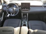 ✅ 2024 Toyota Corolla Cross LE • VIN: 7MUBAABG5RV112489 • Lot: 80777095. Wystawiony na Copart z przebiegiem 20 929 mil. Bezpłatny archiwum sprzedaży aukcyjnych z USA i szczegółowy raport historii pojazdu na DreamBid. Zdjęcie 8.