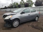 ✅ 2013 Nissan Versa S Plus • VIN: 3N1CN7AP5DL890249 • Lot: 64192055. Wystawiony na Copart z przebiegiem 115 491 mil. Bezpłatny archiwum sprzedaży aukcyjnych z USA i szczegółowy raport historii pojazdu na DreamBid. Zdjęcie 1.