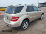 ✅ 2006 Mercedes-Benz M 500 • VIN: 4JGBB75E86A015098 • Lot: 43195636. Wystawiony na IAAI z przebiegiem 133 820 mil. Bezpłatny archiwum sprzedaży aukcyjnych z USA i szczegółowy raport historii pojazdu na DreamBid. Zdjęcie 4.