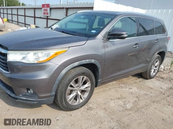 ✅ 2014 Toyota Highlander XLE • VIN: 5TDKKRFH9ES024094 • Lot: 42316722. Wystawiony na IAAI z przebiegiem 135 274 mil. Bezpłatny archiwum sprzedaży aukcyjnych z USA i szczegółowy raport historii pojazdu na DreamBid. Zdjęcie 2.