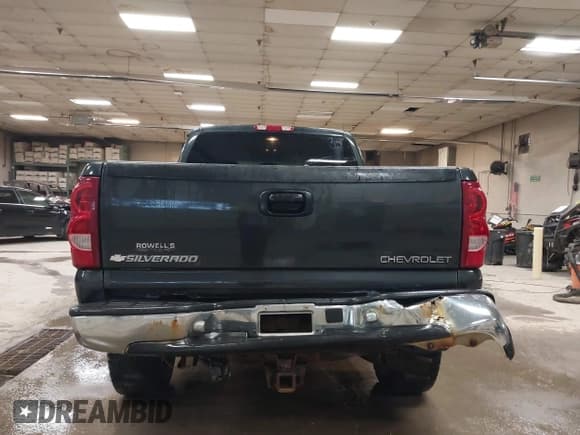 ✅ 2003 Chevrolet Silverado 2500HD LS • VIN: 1GCHK29G33E158624 • Lot: 42108017. Wystawiony na IAAI z przebiegiem 174 462 mil. Bezpłatny archiwum sprzedaży aukcyjnych z USA i szczegółowy raport historii pojazdu na DreamBid. Zdjęcie 17.