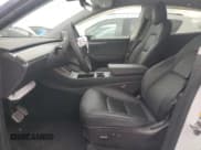 ✅ 2022 Tesla Model Y Long Range • VIN: 7SAYGAEE8NF520080 • Lot: 43333385. Wystawiony na Copart z przebiegiem 59 816 mil. Bezpłatny archiwum sprzedaży aukcyjnych z USA i szczegółowy raport historii pojazdu na DreamBid. Zdjęcie 7.