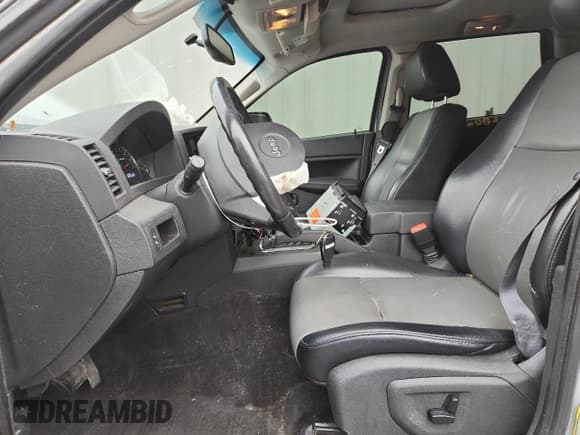 ✅ 2008 Jeep Grand Cherokee Laredo • VIN: 1J8GR48K98C196377 • Лот: 91436695. Опубликован ранее на Copart с пробегом 159 763 миль. Бесплатный доступ к архиву аукционных продаж из США и подробный отчёт об истории автомобиля на DreamBid. Изображение 7.