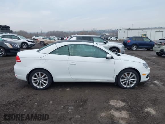 ✅ 2016 Volkswagen Eos Komfort • VIN: WVWBW8AH2GV001111 • Lot: 43756379. Wystawiony na IAAI z przebiegiem 68 172 mil. Bezpłatny archiwum sprzedaży aukcyjnych z USA i szczegółowy raport historii pojazdu na DreamBid. Zdjęcie 13.