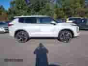 2023 Mitsubishi Outlander SE z VIN JA4T5UA94PZ015149, wystawiony jako IAAI lot #43378201 z przebiegiem 19 516 mil mil oraz . Historia ofert i sprzedaży dostępna na DreamBid. Obrazek 13.