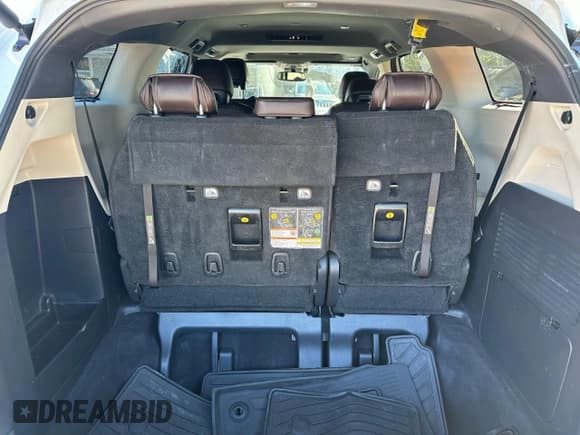 ✅ 2022 Toyota Sienna Platinum • VIN: 5TDESKFC5NS046070 • Lot: 93366205. Wystawiony na Copart z przebiegiem 244 398 mil. Bezpłatny archiwum sprzedaży aukcyjnych z USA i szczegółowy raport historii pojazdu na DreamBid. Zdjęcie 12.