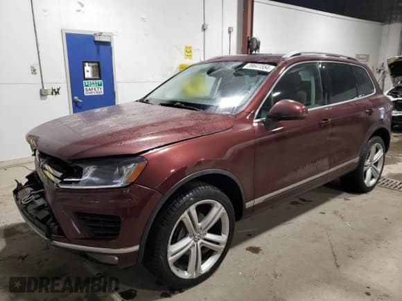 ✅ 2017 Volkswagen Touareg Executive • VIN: WVGGF7BP5HD001497 • Lot: 39641554. Listed on Copart with 81,525 mi. Free auction sales archive from the USA and detailed vehicle history report at DreamBid. Image 1.