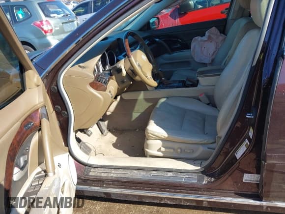 ✅ 2011 Acura RL Technology • VIN: JH4KB2F62BC000463 • Lot: 41573978. Listed on IAAI with 172,755 mi. Free auction sales archive from the USA and detailed vehicle history report at DreamBid. Image 5.