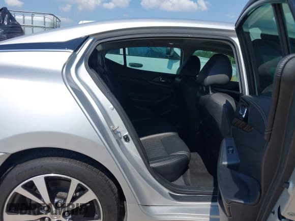 ✅ 2017 Nissan Maxima SR • VIN: 1N4AA6AP3HC440827 • Лот: 43051409. Опубликован ранее на IAAI с пробегом 61 377 миль. Бесплатный доступ к архиву аукционных продаж из США и подробный отчёт об истории автомобиля на DreamBid. Изображение 8.