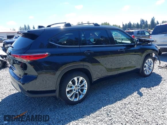 ✅ 2023 Toyota Highlander Hybrid Limited • VIN: 5TDXBRCH1PS120265 • Lot: 42733440. Listed on IAAI with 11,579 mi. Free auction sales archive from the USA and detailed vehicle history report at DreamBid. Image 4.
