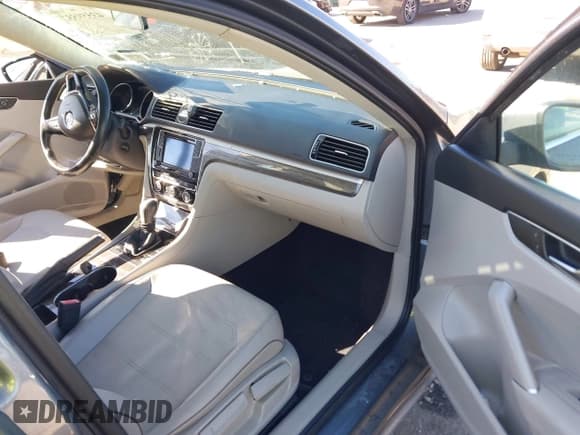 ✅ 2017 Volkswagen Passat SE • VIN: 1VWBT7A37HC014907 • Lot: 43559552. Listed on IAAI with 171,721 mi. Free auction sales archive from the USA and detailed vehicle history report at DreamBid. Image 5.