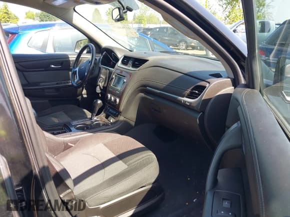 ✅ 2017 Chevrolet Traverse LT • VIN: 1GNKVHKD8HJ222193 • Lot: 41868071. Wystawiony na IAAI z przebiegiem 114 267 mil. Bezpłatny archiwum sprzedaży aukcyjnych z USA i szczegółowy raport historii pojazdu na DreamBid. Zdjęcie 5.