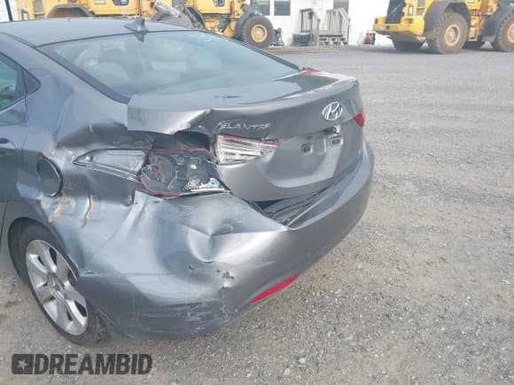 ✅ 2013 Hyundai Elantra GLS • VIN: 5NPDH4AE5DH357503 • Lot: 42606676. Listed on IAAI with 279,824 mi. Free auction sales archive from the USA and detailed vehicle history report at DreamBid. Image 6.