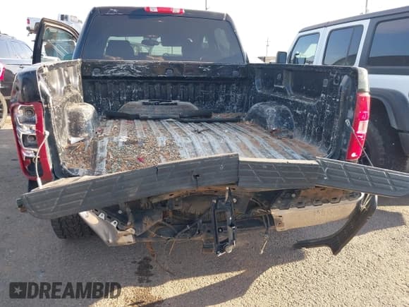 ✅ 2013 Chevrolet Silverado 1500 LTZ • VIN: 3GCPKTE76DG117289 • Lot: 43080431. Wystawiony na IAAI z przebiegiem 264 514 mil. Bezpłatny archiwum sprzedaży aukcyjnych z USA i szczegółowy raport historii pojazdu na DreamBid. Zdjęcie 6.