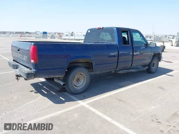 2000 Chevrolet Silverado 2500 z VIN 1GCGC29RXYF417542, wystawiony jako IAAI lot #41896497 z przebiegiem 183 469 mil mil oraz . Historia ofert i sprzedaży dostępna na DreamBid. Obrazek 4.