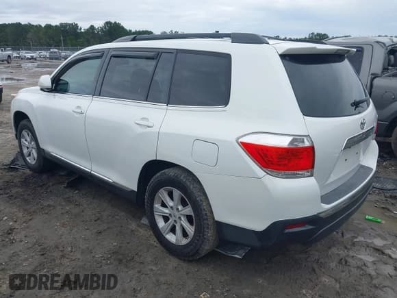 ✅ 2013 Toyota Highlander SE • VIN: 5TDZK3EH0DS104847 • Lot: 43403741. Listed on IAAI with 215,875 mi. Free auction sales archive from the USA and detailed vehicle history report at DreamBid. Image 3.