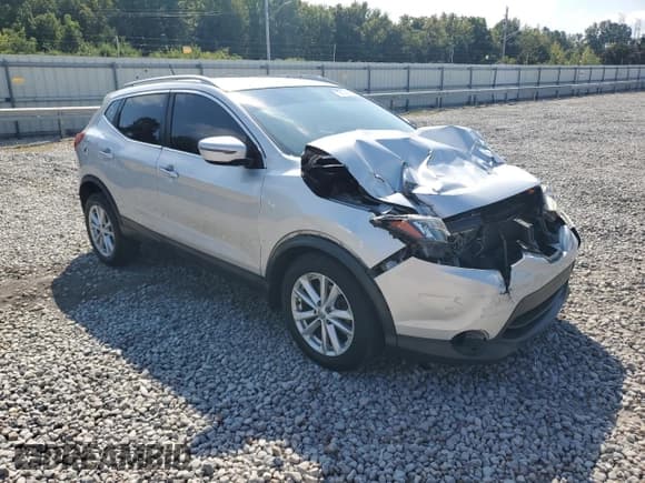 ✅ 2018 Nissan Rogue SV • VIN: JN1BJ1CP5JW104649 • Lot: 72029285. Listed on Copart with 131,819 mi. Free auction sales archive from the USA and detailed vehicle history report at DreamBid. Image 4.