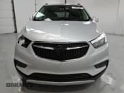✅ 2021 Buick Encore Preferred • VIN: KL4CJASB3MB313546 • Lot: 90144715. Wystawiony na Copart z przebiegiem 126 410 mil. Bezpłatny archiwum sprzedaży aukcyjnych z USA i szczegółowy raport historii pojazdu na DreamBid. Zdjęcie 5.