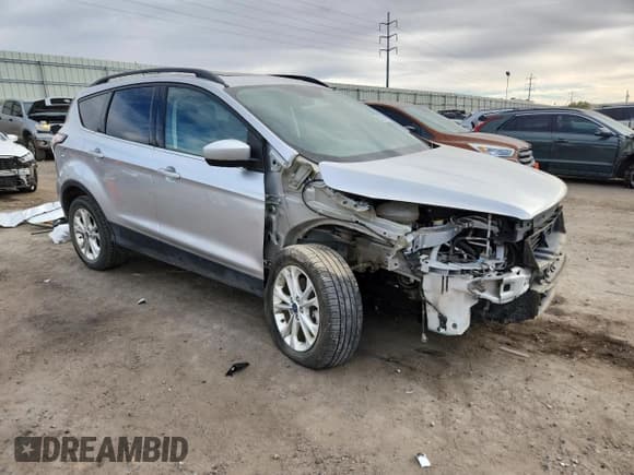 ✅ 2018 Ford Escape SE • VIN: 1FMCU9GD6JUA73698 • Lot: 92216765. Wystawiony na Copart z przebiegiem 114 579 mil. Bezpłatny archiwum sprzedaży aukcyjnych z USA i szczegółowy raport historii pojazdu na DreamBid. Zdjęcie 4.