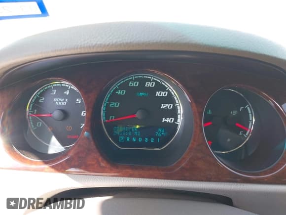 ✅ 2011 Buick Lucerne CXL Premium • VIN: 1G4HJ5EM4BU152606 • Lot: 42024900. Wystawiony na IAAI z przebiegiem 246 818 mil. Bezpłatny archiwum sprzedaży aukcyjnych z USA i szczegółowy raport historii pojazdu na DreamBid. Zdjęcie 7.