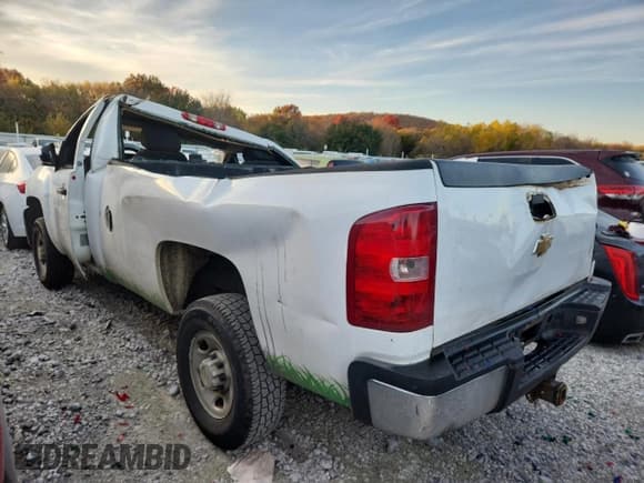 ✅ 2009 Chevrolet Silverado 2500HD Work Truck • VIN: 1GCHC44K49E130957 • Лот: 90856925. Опубликован ранее на Copart с пробегом 231 094 миль. Бесплатный доступ к архиву аукционных продаж из США и подробный отчёт об истории автомобиля на DreamBid. Изображение 2.
